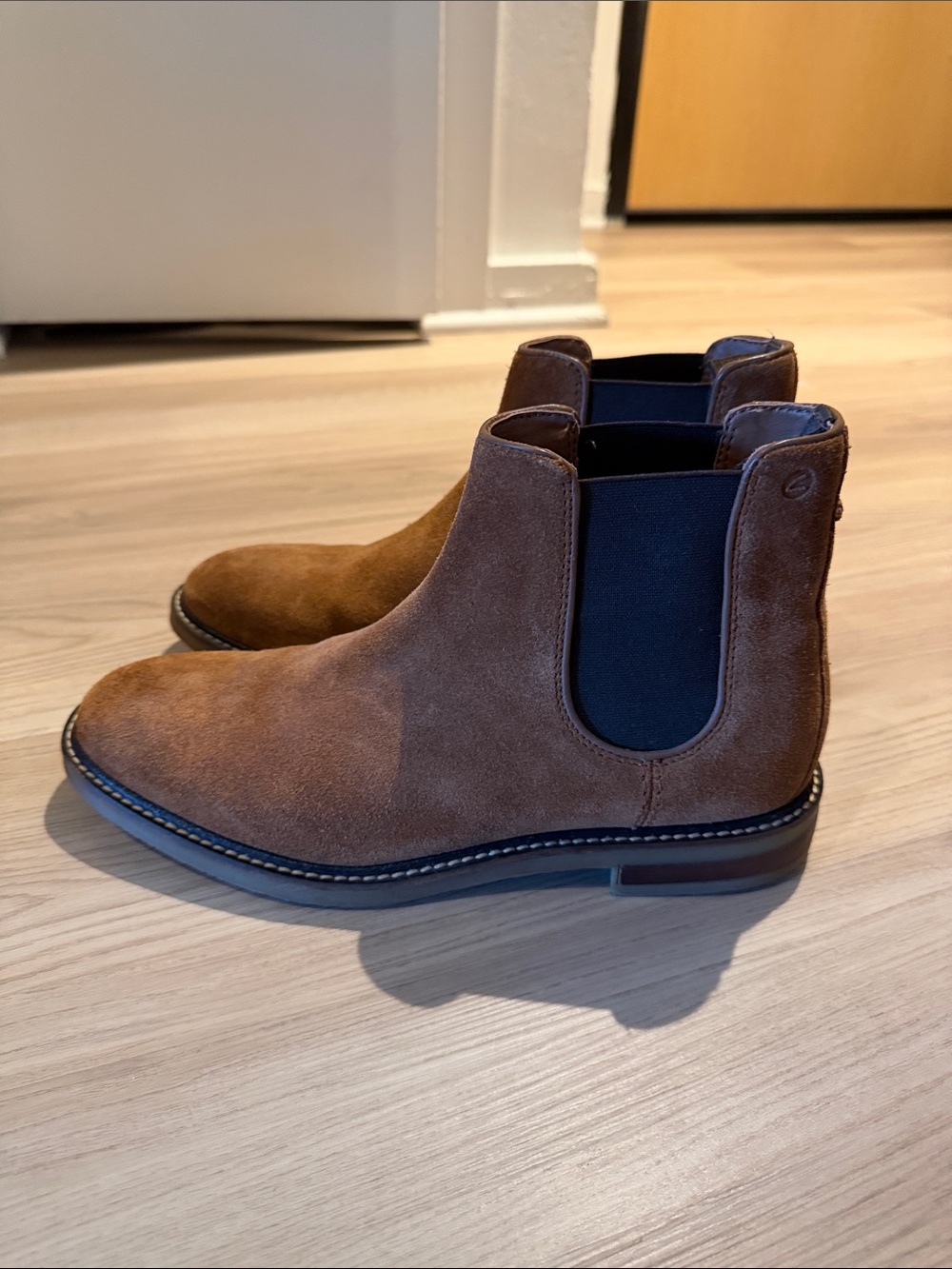 Clarks Men's Tan Suede Chukka Chelsea Boots